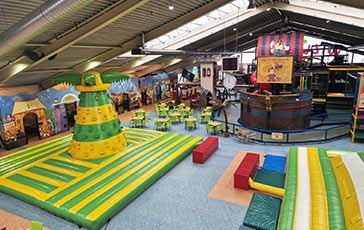 Blick über den Indoorspielplatz im Okidoki