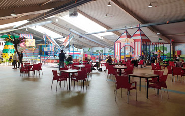 Der Innenbereich vom Okidoki Kinderland im Überblick